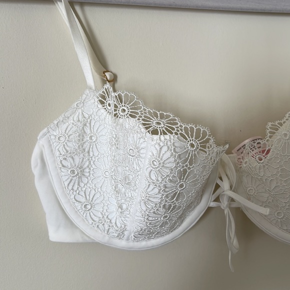 Victoria Secret White Bra - Picture 3 of 6